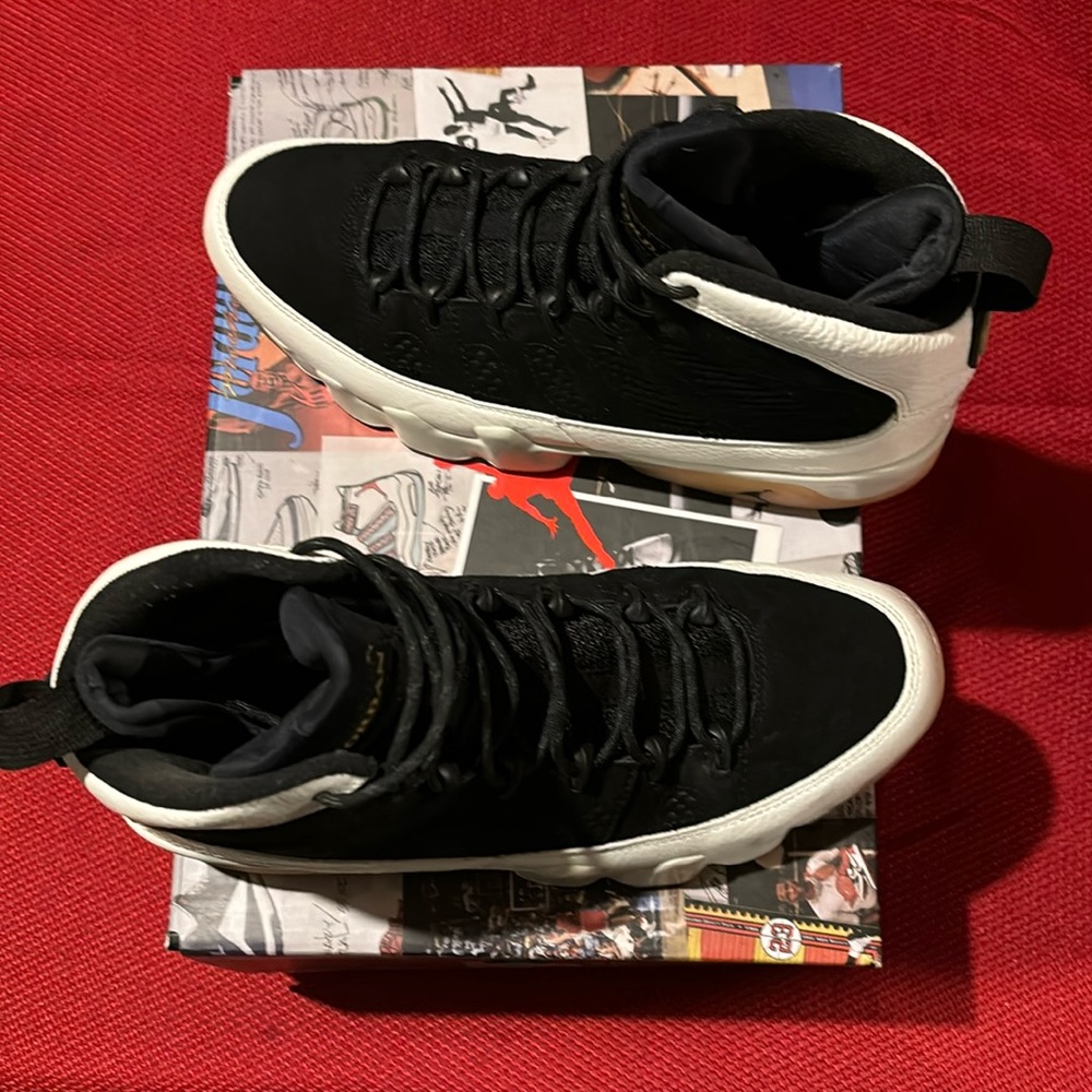 Air Jordan 9 Size 9.5 color Black and White